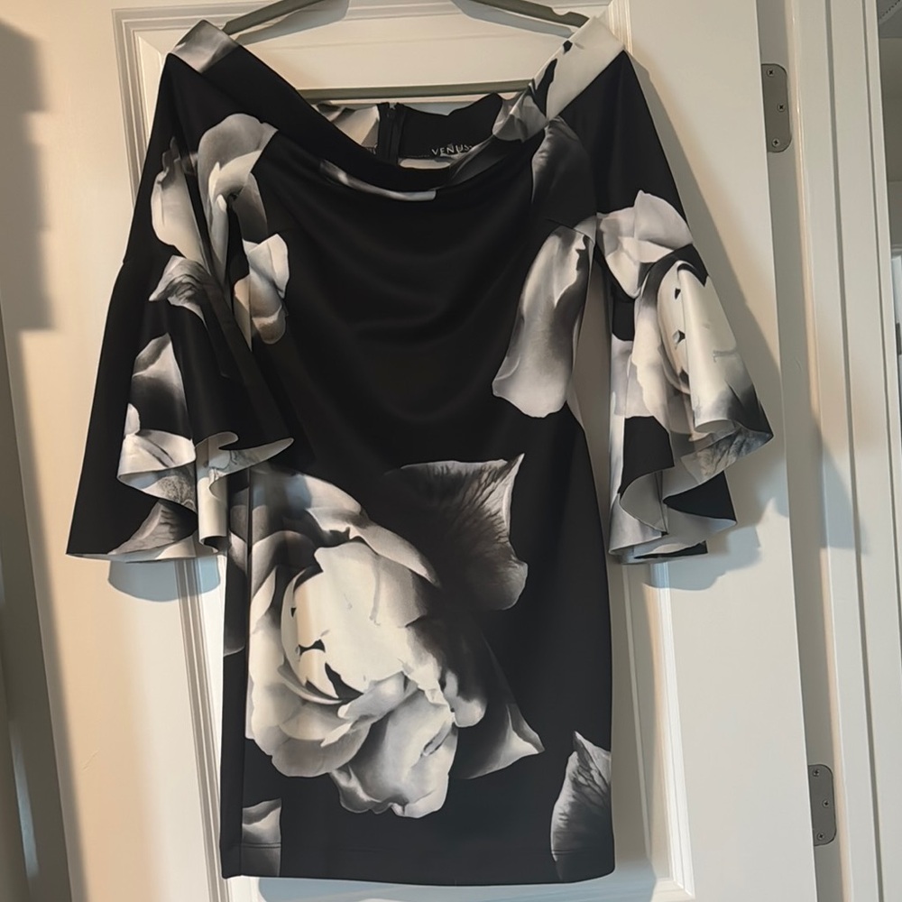VENUS Black and White Asymmetrical Ruffled Blouse size M